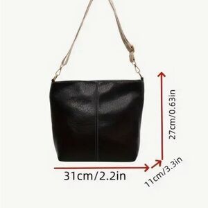BLACK SHOULDER PURSE WITH STRAP f